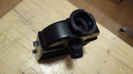 Kühler gereinigt, Lamellen ausgebogen, geschliffen und lackiert